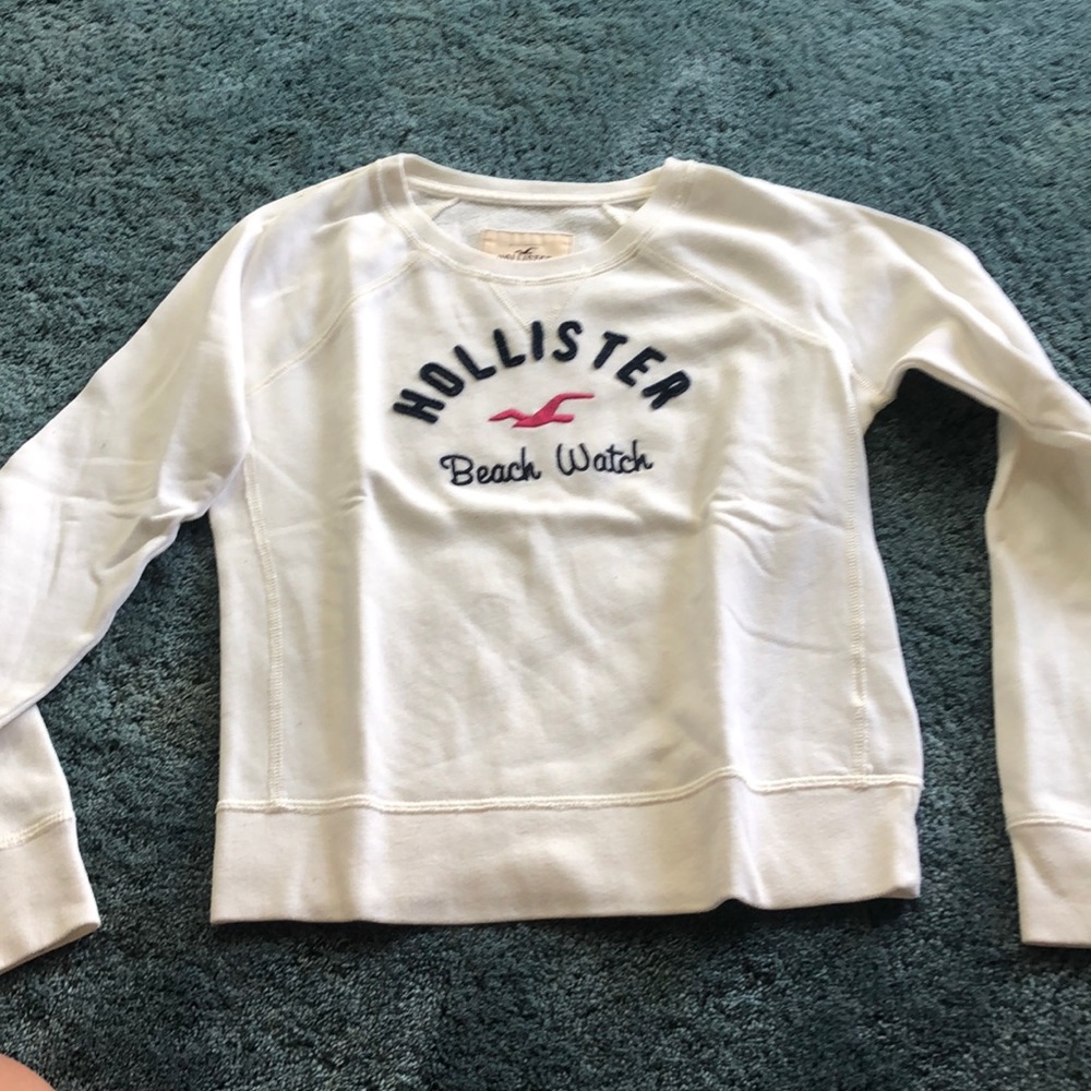 Hollister size S crew neck